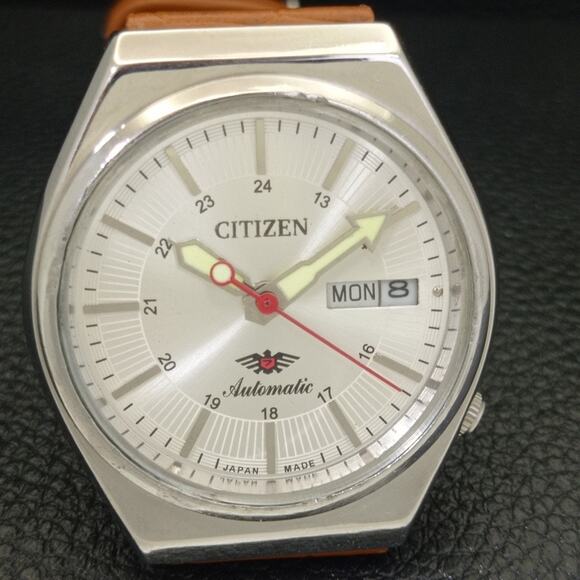 Vintage 1985 Citizen Automatic Mens Silver Watch W/daydate & Red accents - Picture 4 of 10